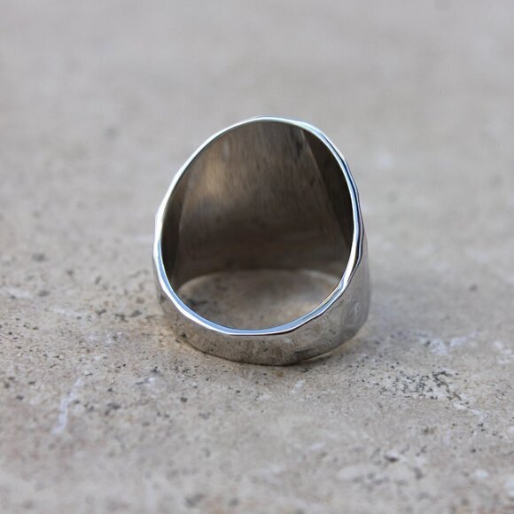 Womens Modern Wide Hammered Metal Silvertone Slim Shiny Bold Band Ring Size 7 - Picture 12 of 16